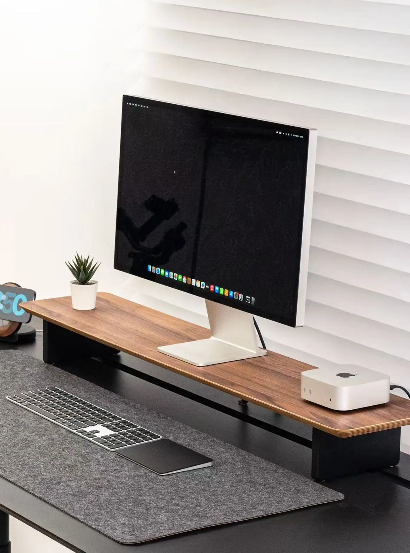 Walnut wood monitor stand and dark grey felt desk pad for Mac Mini setup - KONSOE