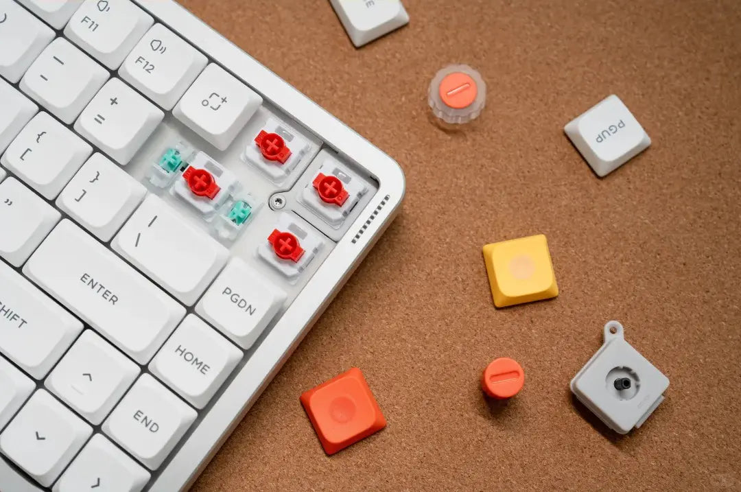 White hot-swappable mechanical keyboard with linear red switches - KONSOE